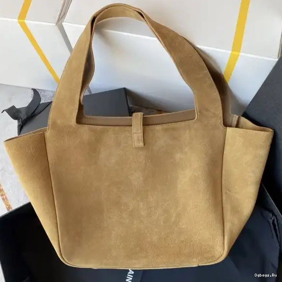 À BEA YSL LE 7 5 0529